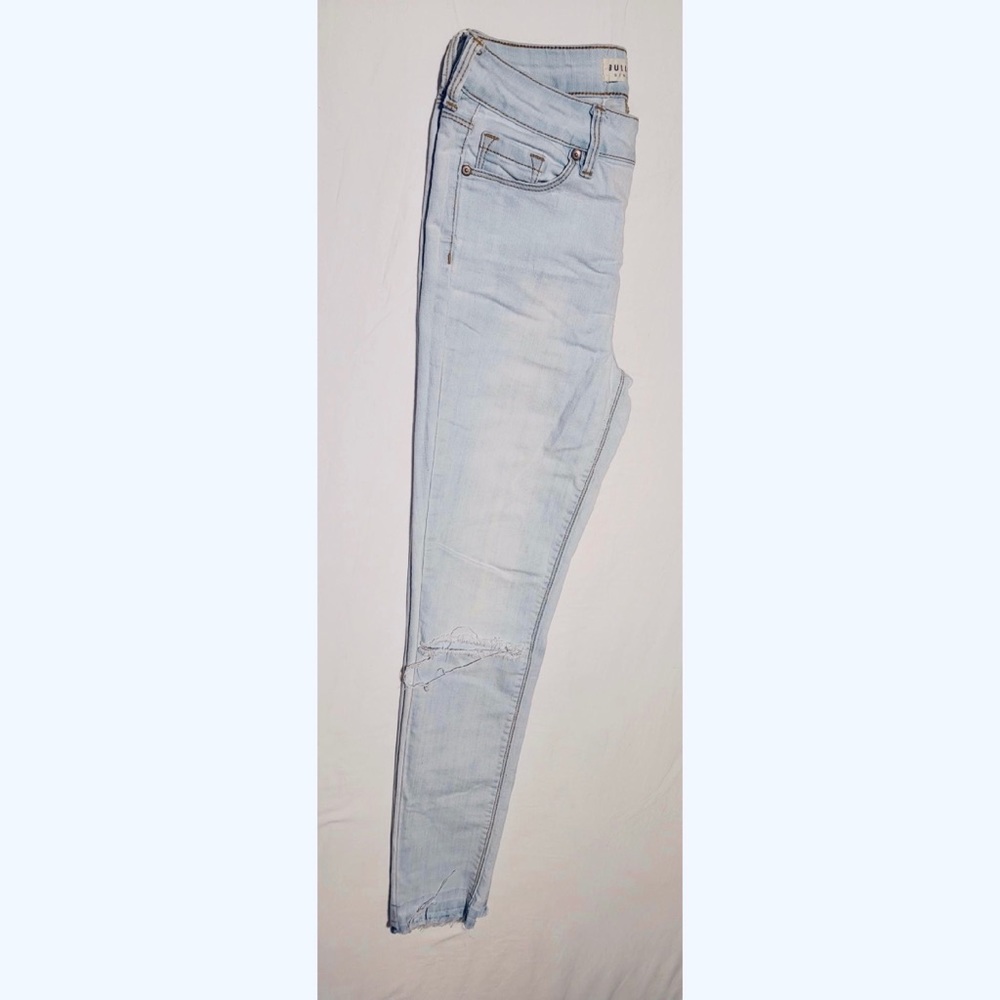 Bullhead denim light wash distressed skinny jean